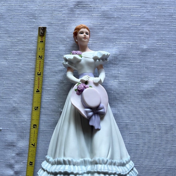 Vintage Homco 14061 Elizabeth 8” porcelain figurine - Picture 3 of 7